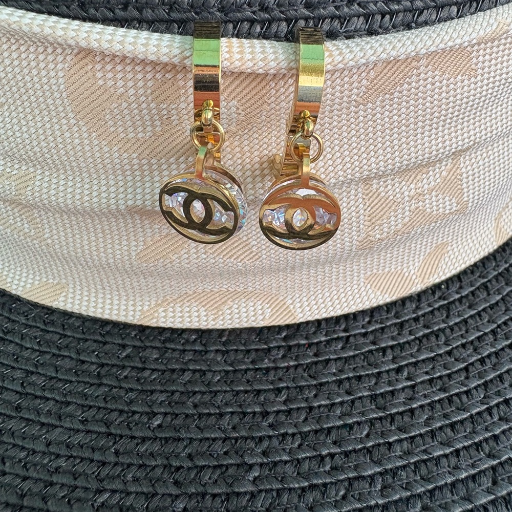 Diamond gold earrings